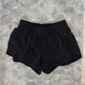 Lululemon Tracker Short, Size 8, Black